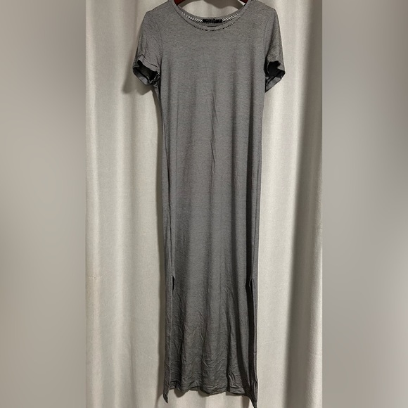 3/$25 Max Jeans Black and White Maxi T-shirt Dress - Picture 1 of 4